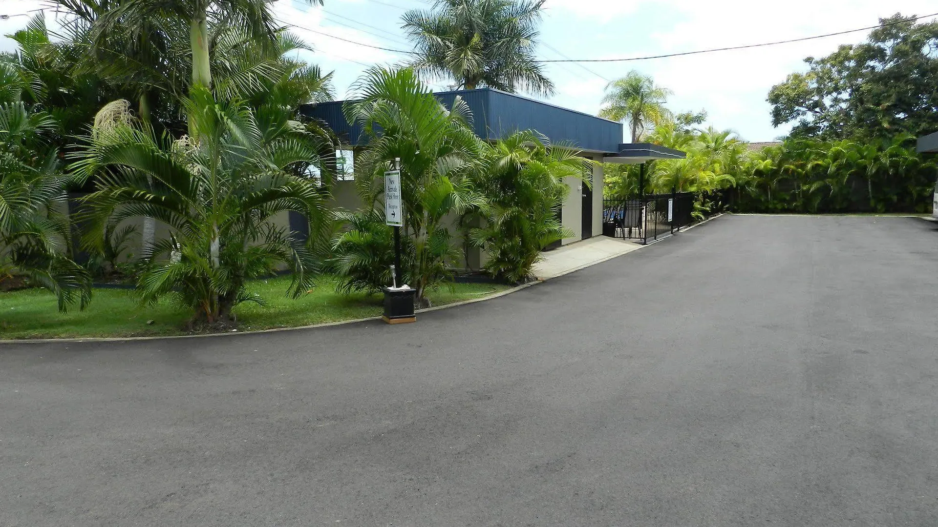 Golden Palms Motor Inn Bundaberg Motel